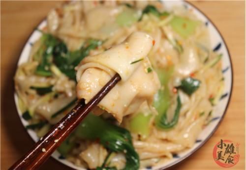 筋道|面条千万别用手擀了,大厨教你一招,爽滑又筋道,比拉面还好吃