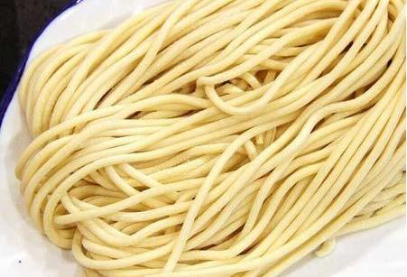 甲醛面条|医生提醒:别再吃此面条了,会损害身体健康,最好一口也别吃