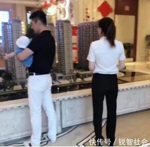 爷爷|“最潮爷爷”火了,抱孙女看楼盘,网友调侃:预定个孙女婿的位置