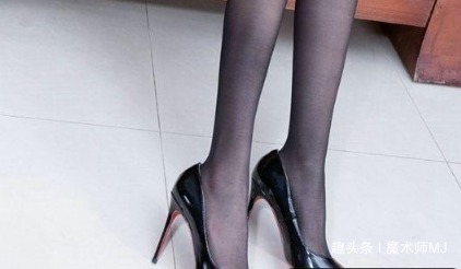 一字扣 街拍尖头细跟优雅大方,彰显出女人迷人的气质