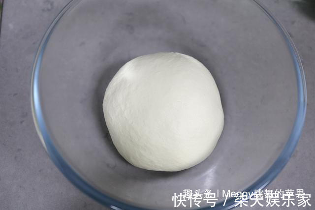 早餐|面包没出炉就满屋飘蒜香,早餐零食不愁了,没菜没酱手撕吃一个