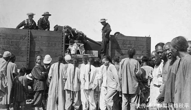 末代|清末老照片,长衫百姓帮洋鬼子运大炮,图四末代皇后冒雨出行