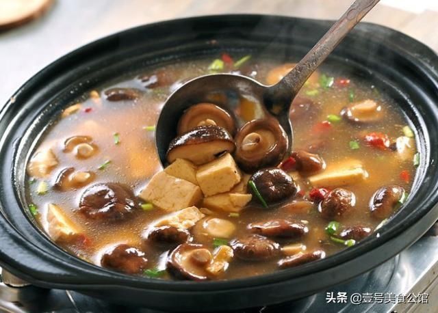 香菇|分享一款五花肉香菇豆腐煲,鲜嫩多汁,简单好吃,老少皆宜的美食