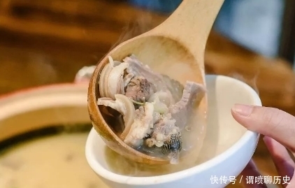  炖羊肉时，直接下锅是大错！牢记3要点，羊肉鲜美无膻味，特别香