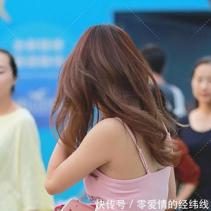 粉裙|粉裙来配透明鞋,微胖妹子要是会穿的话,那就会更让人心动