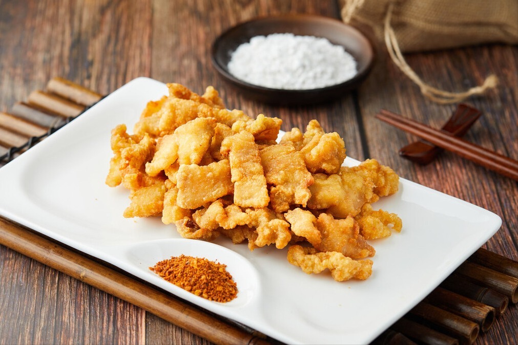 猪里脊|炸酥肉,用淀粉还是面粉大厨教你一招,外酥里嫩,酥脆不回软