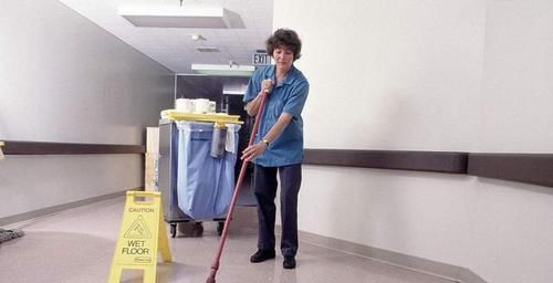 盐水|地板刚拖完又变脏?保洁阿姨都用这种方法拖地,干净又省力