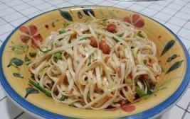 早餐面条这样做，大人小孩都爱吃，吃上十天都不会厌