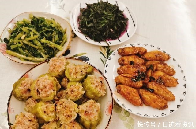 曬曬我家的午餐,簡單的家常菜,好吃又省錢,早就忘了外賣的味道