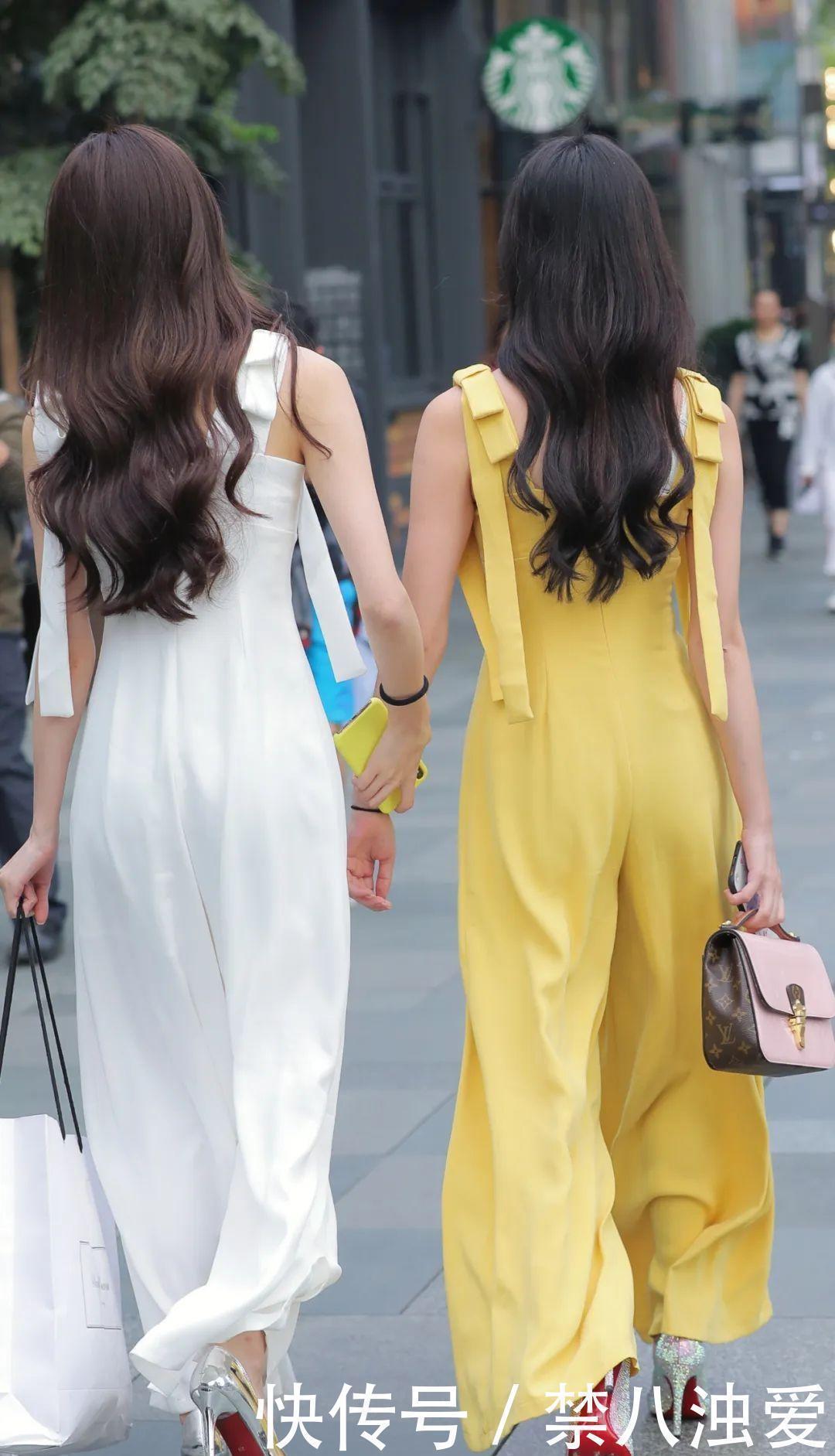 穿出|衬衫完全不扣,将热裤消失不见,双手抱腰穿出了连衣裙的味道