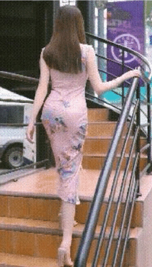 小姐姐 小姑娘这是专门给你量身定做的旗袍吧,看起来果然合适,哈哈!