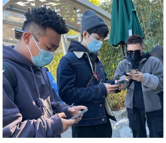 网传肖战将参加央视综艺，当15天乡村教师，黑粉：他学历低不配