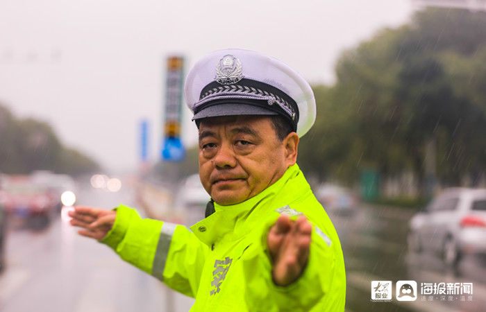 撑起道路安全“保护伞”东营交警风雨中坚守一线|组图| 道路