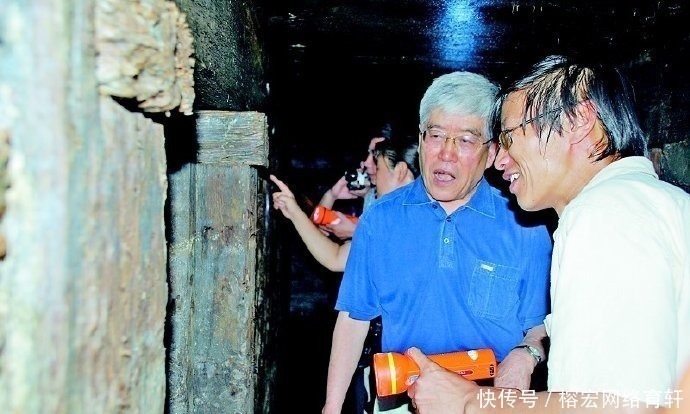 专家们#古庙下冒出一阵阵香气,考古队连忙勘察,专家:里面有皇太后陵墓