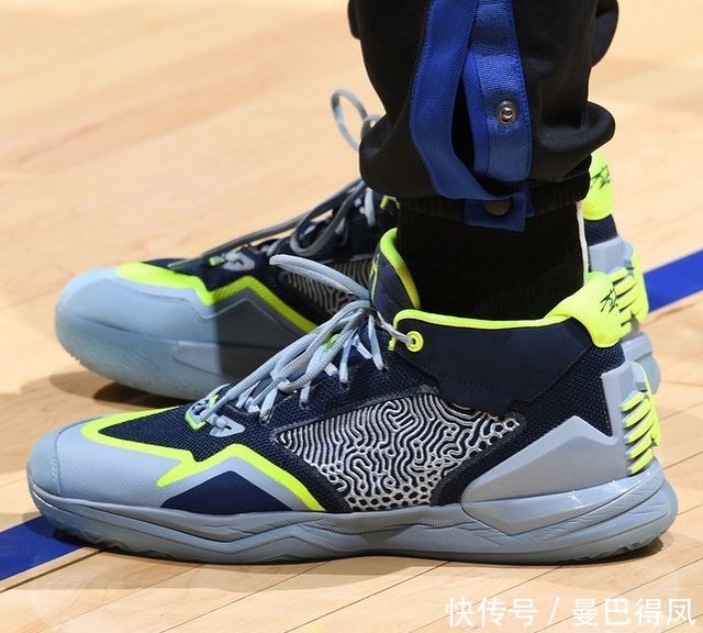 NBA球员上脚:保罗·乔治上脚PG5,欧文上脚中国年