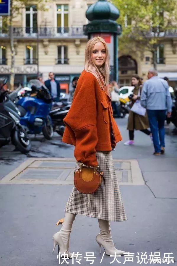 优雅|今年火了一种穿搭,叫“格纹半裙+外套”,优雅时髦显气质