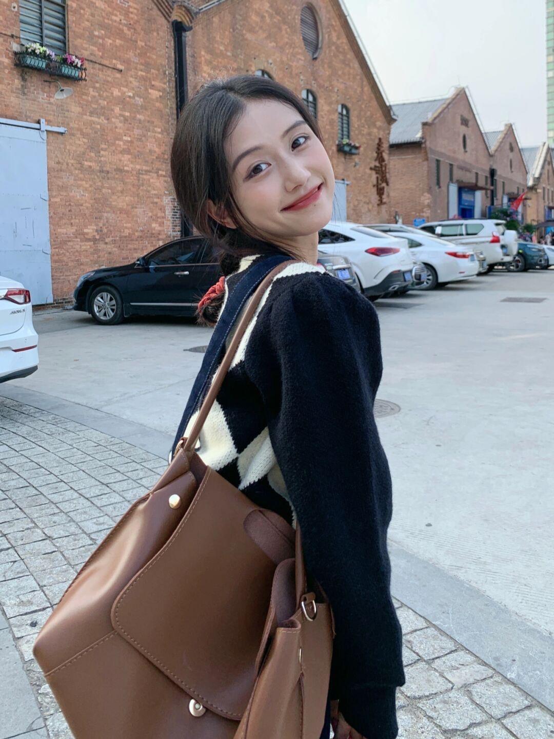 搭配|秋冬毛衣别乱选!穿这两件就够了,可盐可甜!