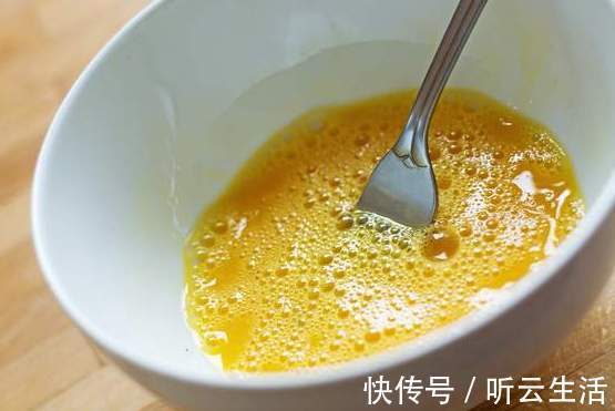 布丁|蒸鸡蛋羹,最忌直接加水就蒸,牢记3个技巧,鸡蛋羹嫩滑如布丁