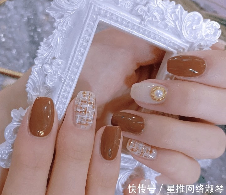 超有名媛范儿的甜美小香风美甲,精致不浮夸,千万别错过