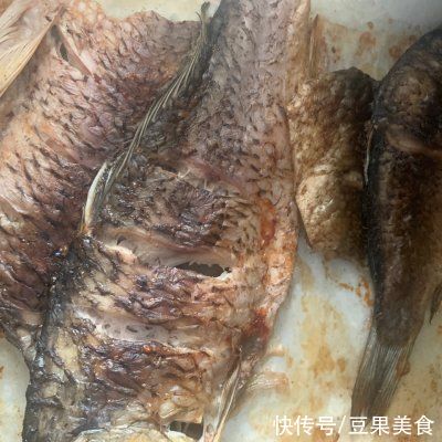 花生米|舌尖上的中国，家常自制烤鱼能占一席之地