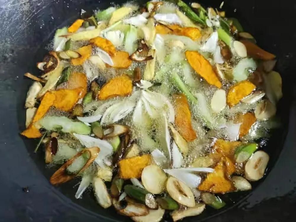 味道|小摊上凉拌菜好吃,主要是这“4样调料”,比着在家做,味道一样