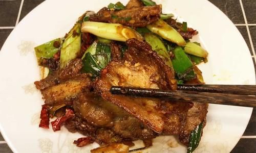  料酒去腥|回锅肉的家常做法，酱香味浓郁，肉香而不腻，比饭店的还好吃