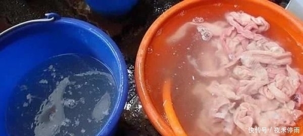 洗猪大肠,不加盐不加醋只需3样,大肠更干净,而且还没腥臭味