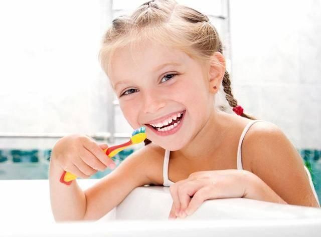 牙齿|2岁孩子满嘴“小黑牙”，医生不是因为糖，是父母的无知