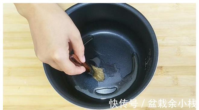 干面粉|玉米面别再蒸窝头了,教你做成玉米发糕,又香又好吃