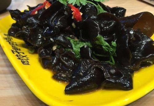心脑血管疾病|多吃大蒜与木耳还可软化血管中医真正软化血管的,是此类食物