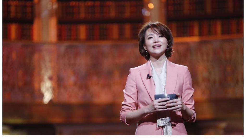 央視最強(qiáng)陣容齊聚，董卿攜手康輝穩(wěn)站C位，龍洋為何被力捧？