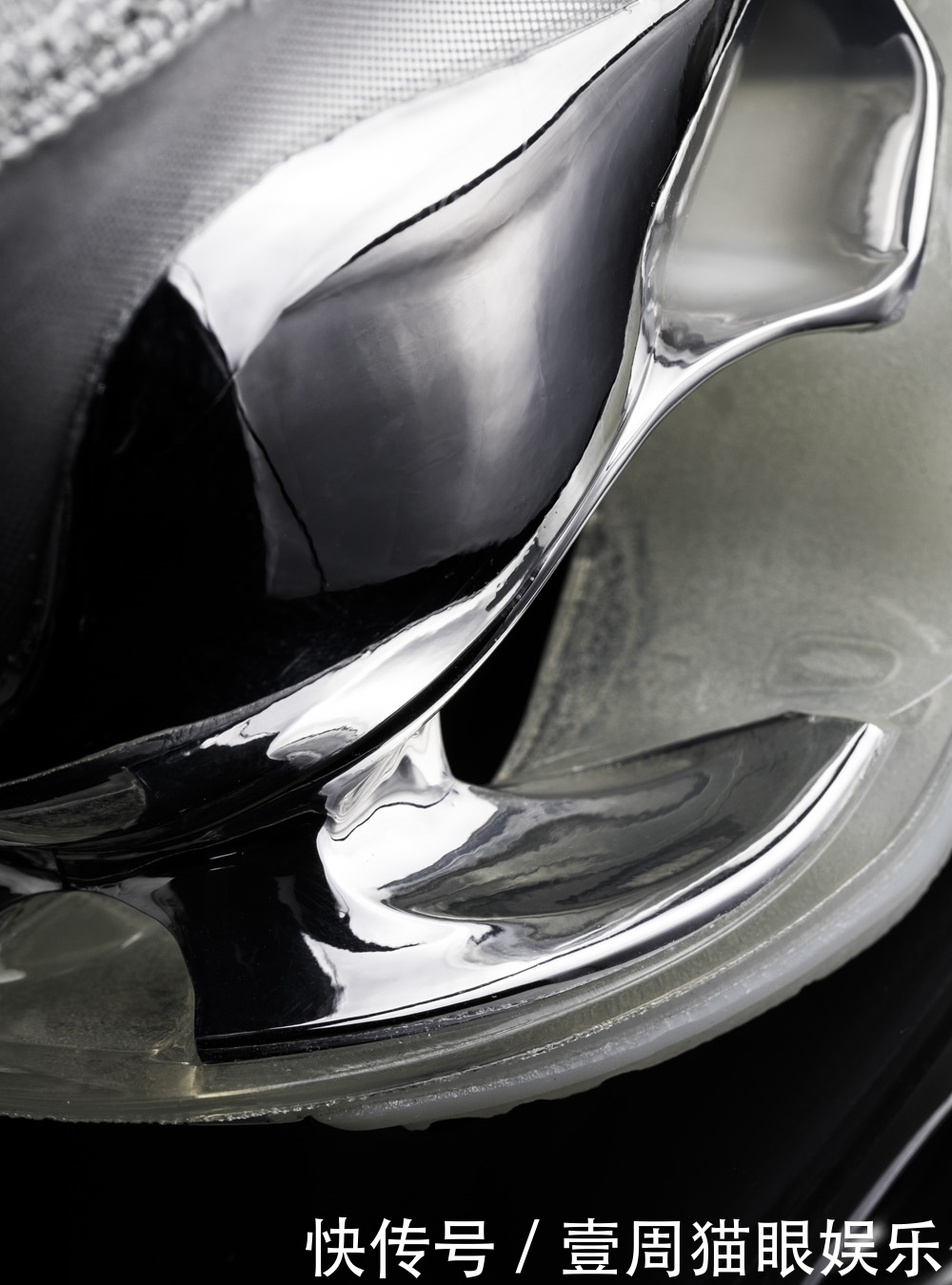 近期「最限量球鞋」就是它!潮流「性感大师」联名