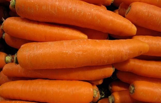 女性朋友|女性不想“黄脸婆”，3种食物使劲吃，皮肤紧致，延缓衰老