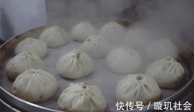 蒸包子|蒸包子总是“掉底”只因忽略这几步，这样做，包子蒸的香软可口