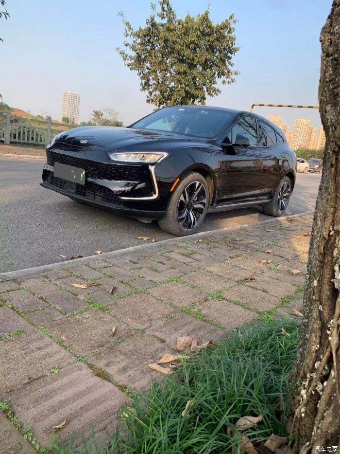 国产车|享受放荡不羁的赛力斯SF5，黑赛所向披靡！