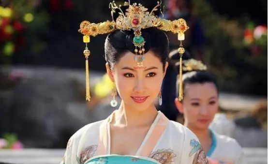 上官婉儿墓出土,碑文6个字颠覆历史,专家:难怪李隆基要杀她