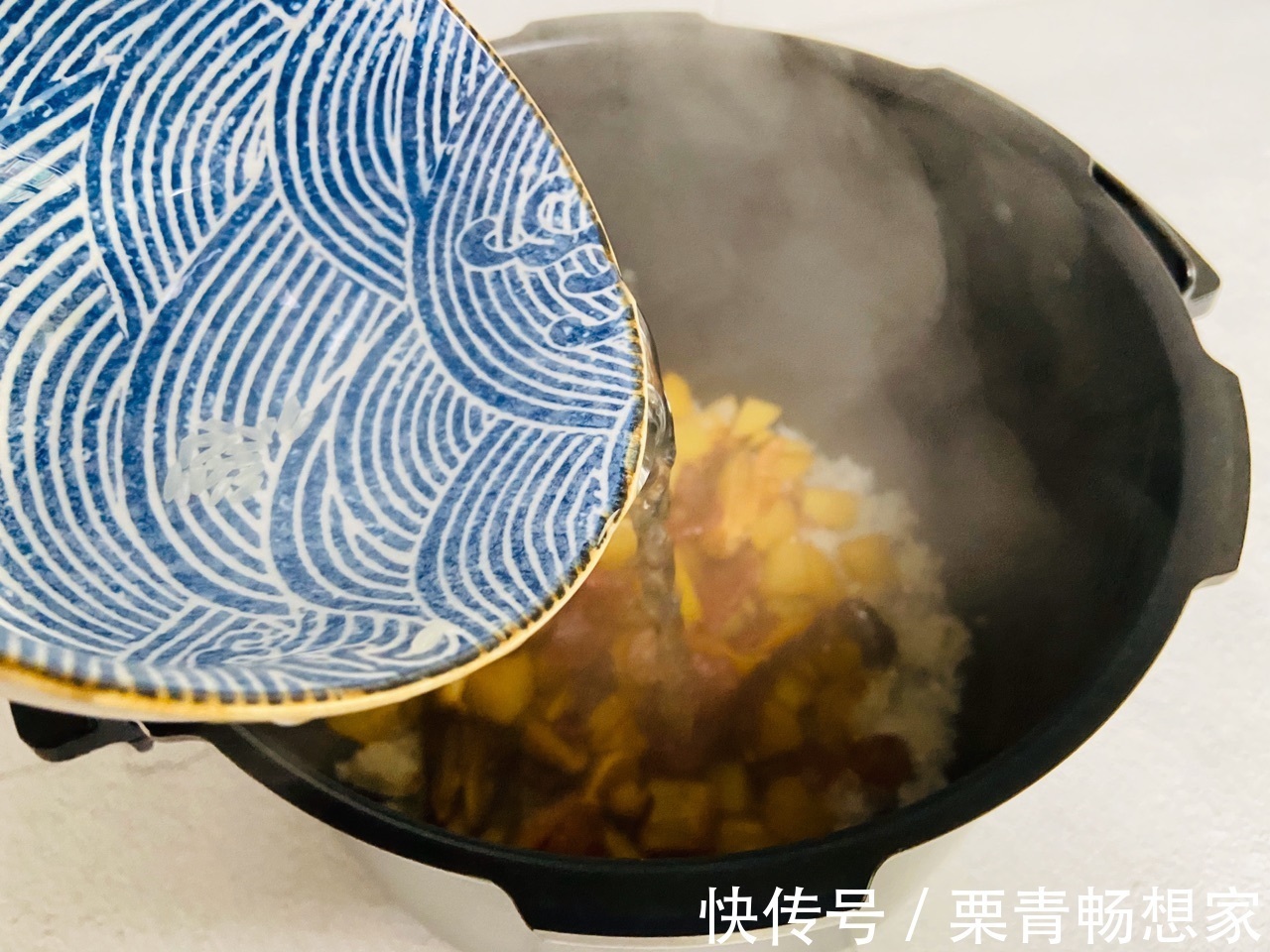 香菇土豆腊肠焖饭,美味好吃,健康有营养