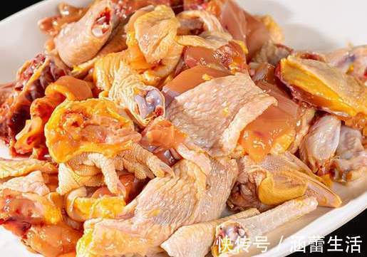 浓郁|炖鸡汤，直接下锅就错了，学会3个窍门，鸡汤鲜美浓郁，太好喝了