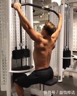 ins|臂围45cm，二头肌似小山包的猛汉奶爸，还自带肌肉抽筋绝活