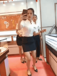 |搞笑GIF:妹子,你让我惊呆了,怎么做到的?