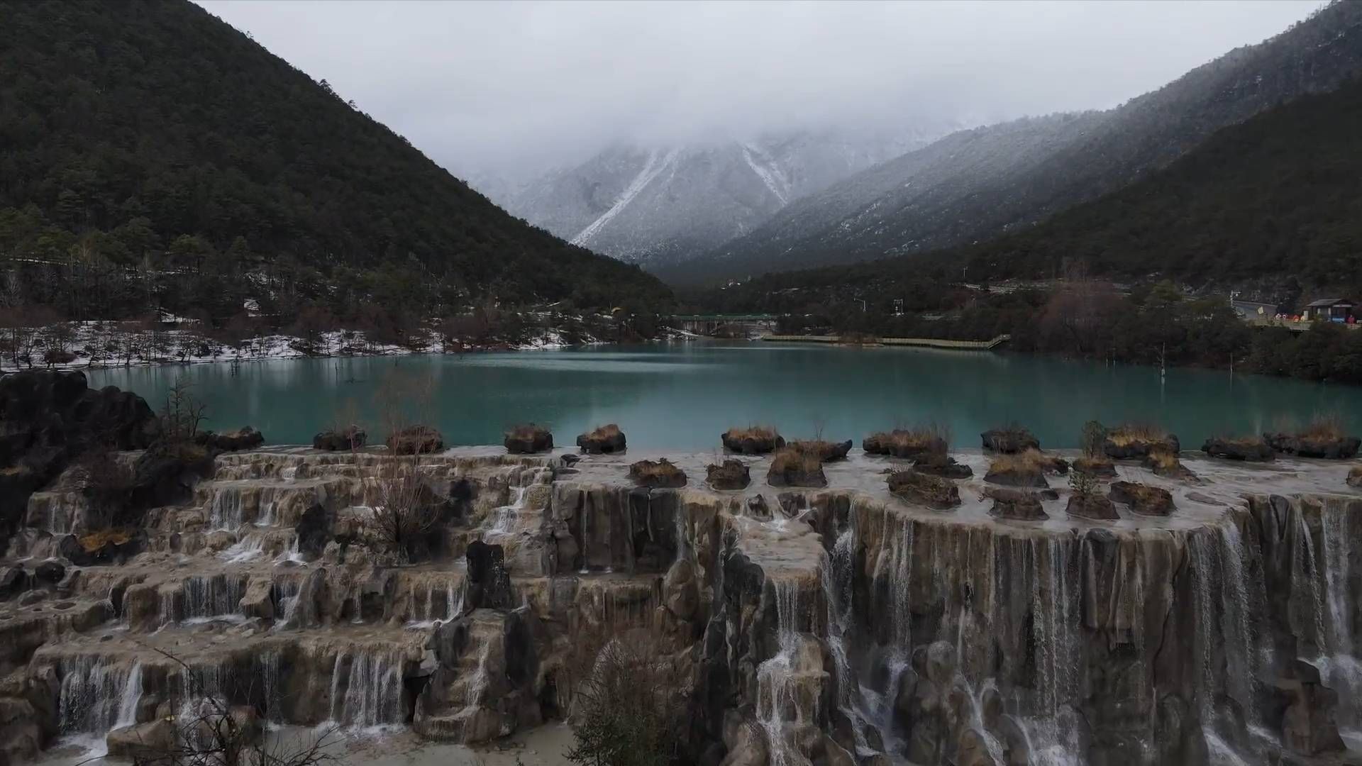 新华社音视频部|雪遇蓝月谷