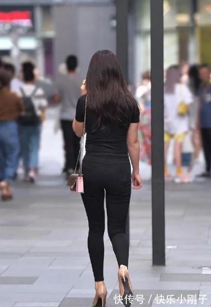 高跟鞋 牛仔裤只会搭运动鞋?太土了!看看这个小姐姐的穿搭