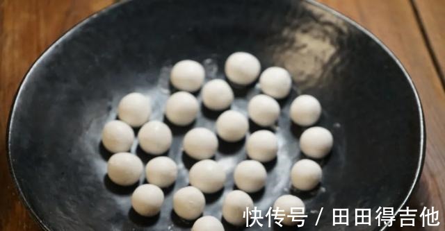 这碗热甜品被南方人当成宝！深秋季节就爱来一碗，软糯香甜又养颜！