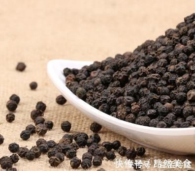 味道|黑胡椒和白胡椒有区别吗？区别可大了！用错了，菜的味道都不对