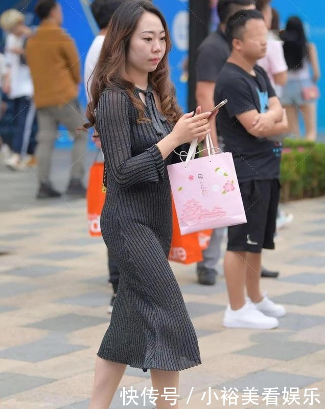 针织裙的问世,让瑜伽裤没地位了,穿裙子能修身还有优雅气质