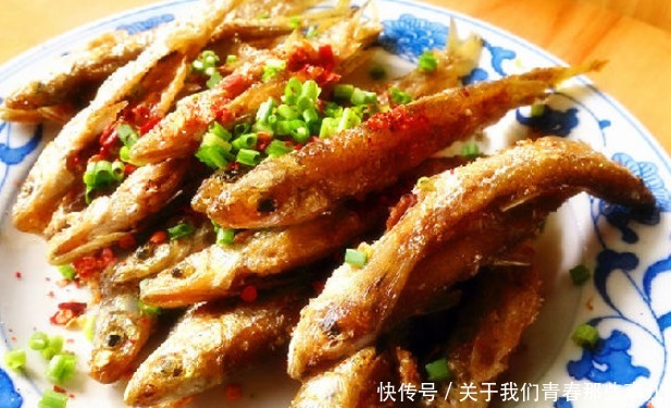 做法|炸小鱼,用面粉还是用淀粉?教你做法,外酥里嫩,连骨头都炸酥了