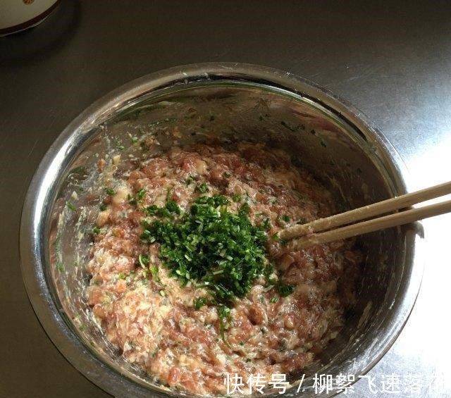 萝卜包子，皮薄馅大，暄软鲜香！