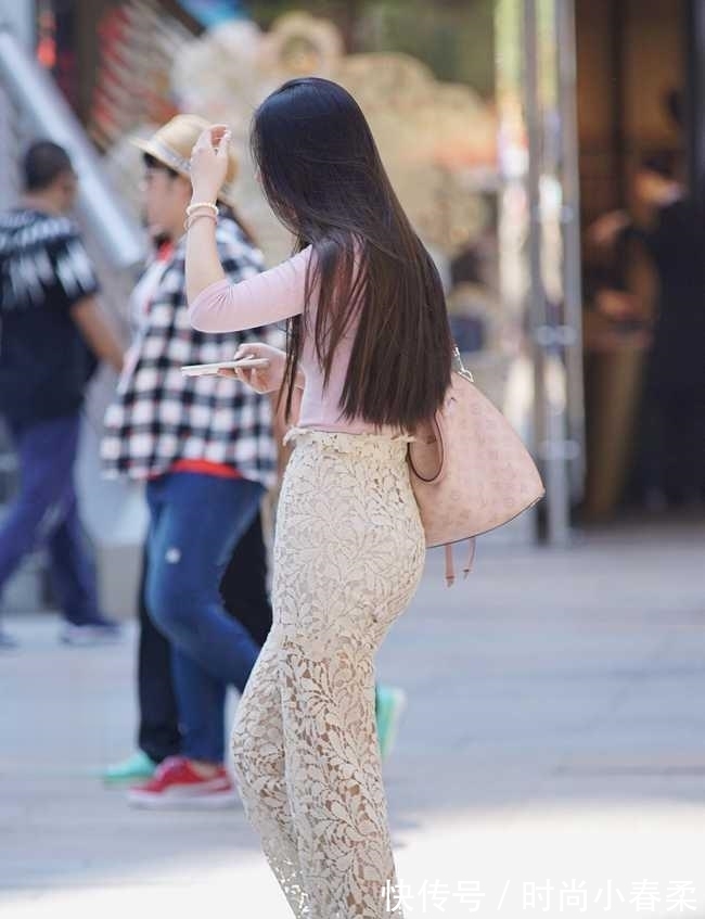 美女 美女把“镂空裙”穿在身上,想低调都难!