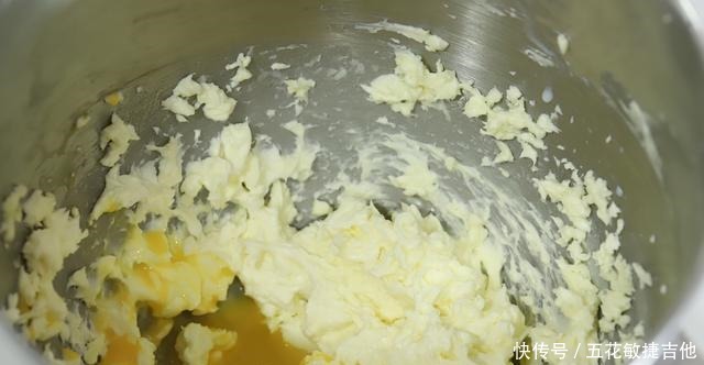 不仅食材要好,还要讲究黄油打发的技巧,才可以做出好吃的曲奇来!