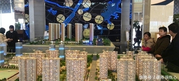 房价|有30万，是在大城市买房？还是在老家县城买房？看看过来人怎么说